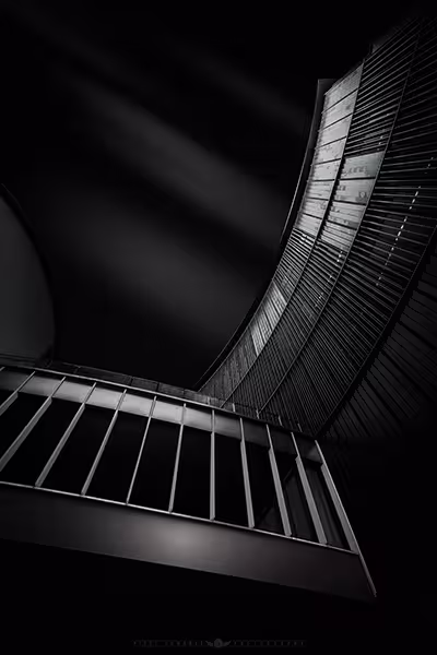 Architecture fine art en noir et blanc, contraste marqué