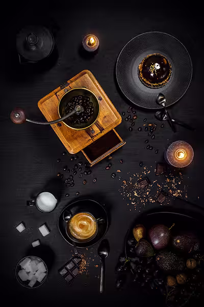 Nature morte artistique en clair-obscur