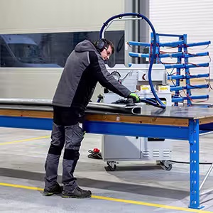 Photographie industrielle à Namur mettant en valeur la production et la précision