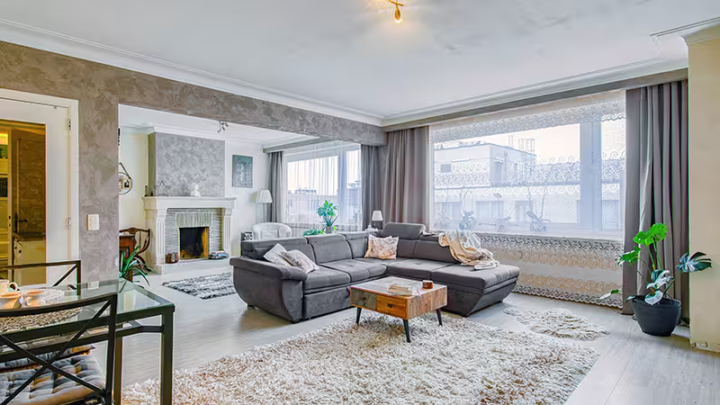Photographie immobilière d’un intérieur lumineux réalisée à Bruxelles