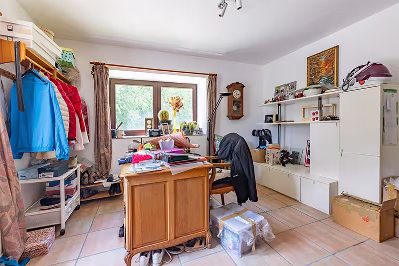 Avant : intérieur encombré
