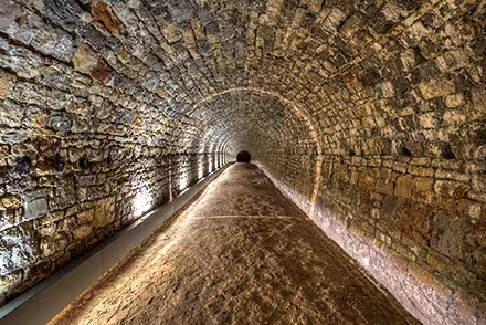 Ambiance lumineuse dans les souterrains de la Citadelle de Namur, photo Pixel Komando