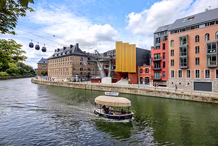 Namourettes et téléphérique sur la Sambre à Namur, photo Vincent Ferooz pour Namur Magazine