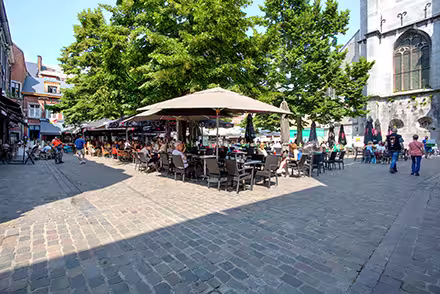 Place du Marché aux légumes à Namur, photographie de destination par Vincent Ferooz / Pixel Komando