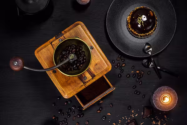 Nature morte sombre et graphique, style photographie artistique